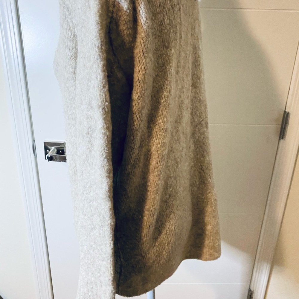 Zara Sweater - Picture 3 of 3